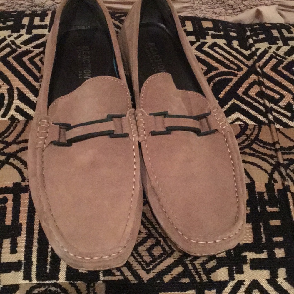 Kenneth Cole Men’s tan loafers!!
